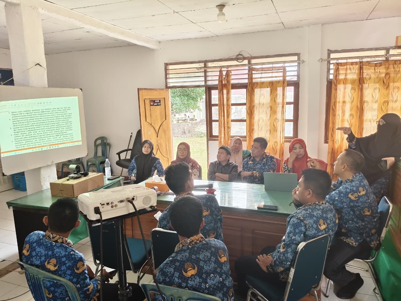 Rapat Tentang Work From Home (WFH)