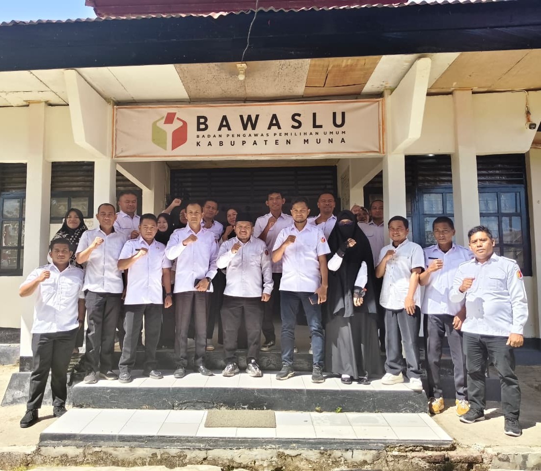 memastikan kedisiplinan dan pelaksanaan tugas pegawai